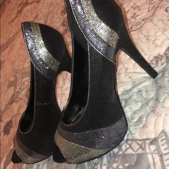 Heels - Picture 3 of 4